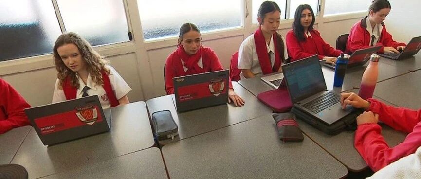 大量学生联名请愿：请求学校教AI，而不是禁止AI